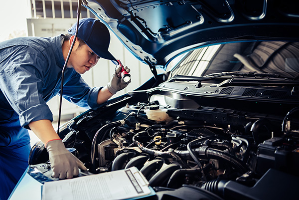 How To Tell When Your Engine Has a Vacuum Leak